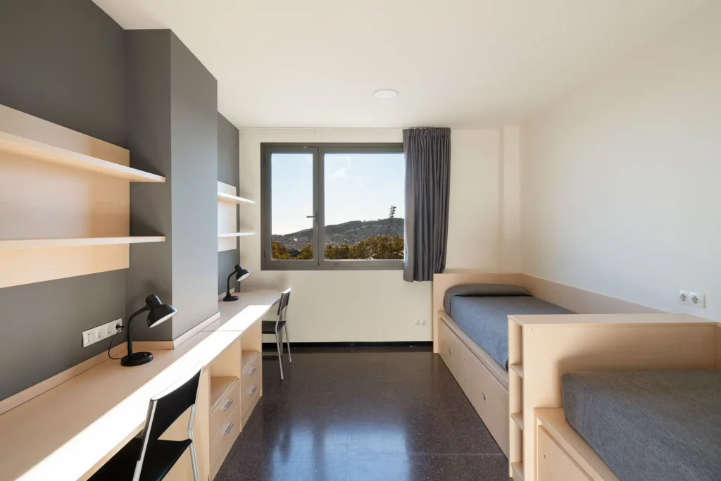 Interior d'habitació de residència Agora Barcelona